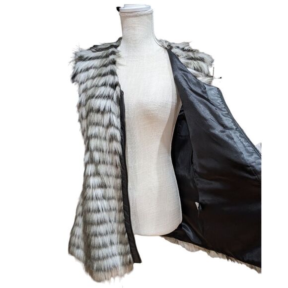 LIKE NEW VIA SPIGA Women's Faux Fur Zip Up Vest Faux Leather Trim Size L - Picture 6 of 11
